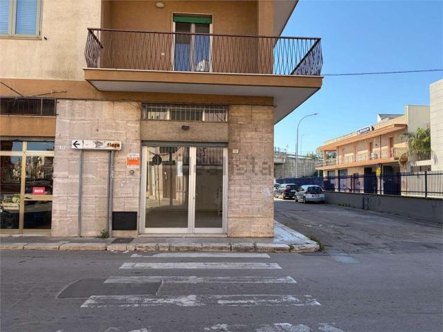 Locale in affitto di 50 m² in Via Filippo d&apos Angiò, 35