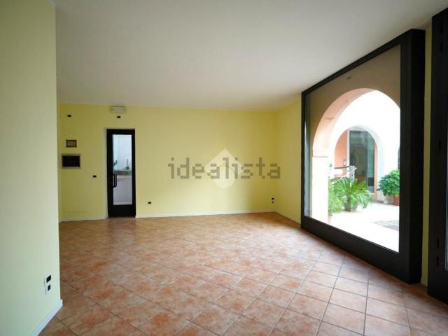 Locale in affitto di 50 m² in Via Luigi Einaudi, 3