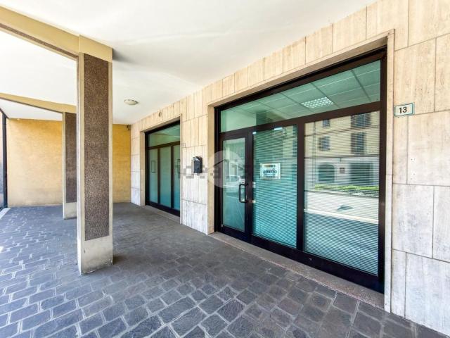 Locale in affitto di 50 m² in Via Martiri della Libertà, 11