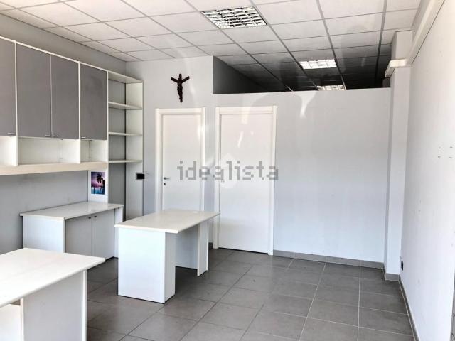 Locale in affitto di 50 m² in Via Orfeo Santini
