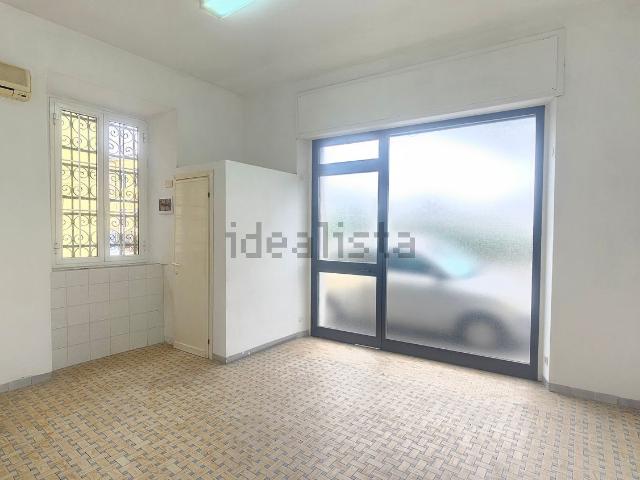Locale in affitto di 50 m² in Via Provinciale Avenza Carrara, 122