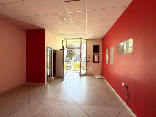 Locale in affitto di 50 m² in Via Saverio Mercadante, 136