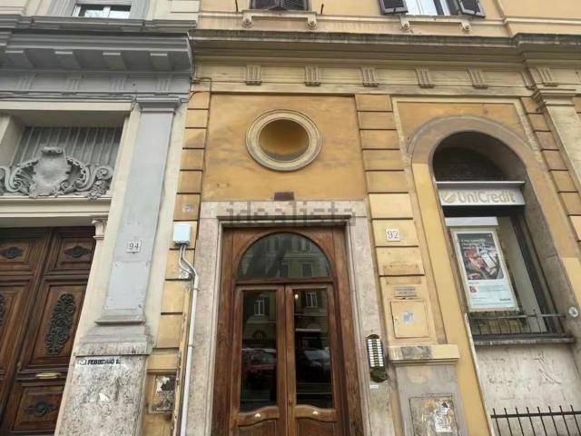 Locale in affitto di 50 m² in Viale Giulio Cesare
