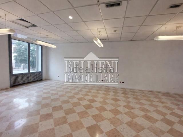 Locale in affitto di 50 m² in Viale Risorgimento Nazionale