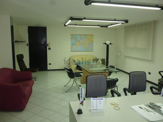 Locale in affitto di 50 m² in Via Roviego, 8
