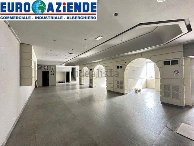 Locale in affitto di 510 m² in Via Cardinale Dusmet, 7