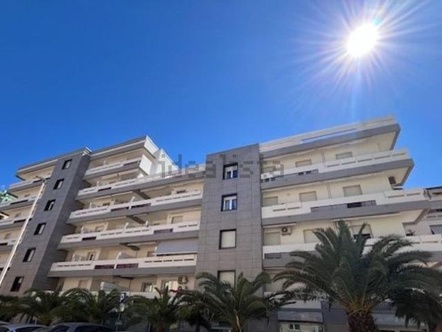 Locale in affitto di 510 m² in Via Pasquale Paoli