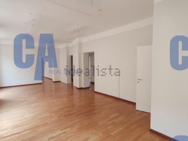 Locale in affitto di 512 m² in Via Tortona