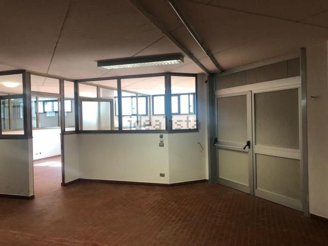 Locale in affitto di 513 m² in Via Antonio Meucci