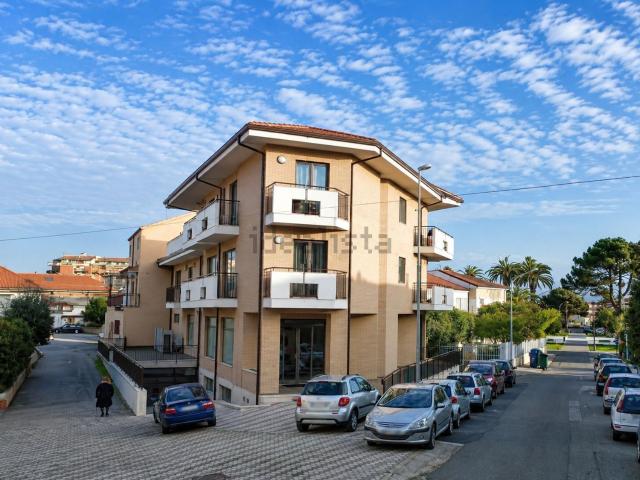 Locale in affitto di 514 m² in Via Giovanni XXIII