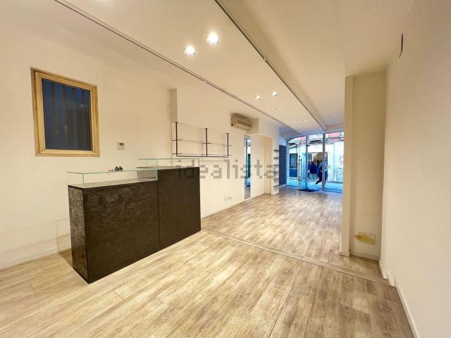 Locale in affitto di 51 m² in Via Cesare Battisti, 4
