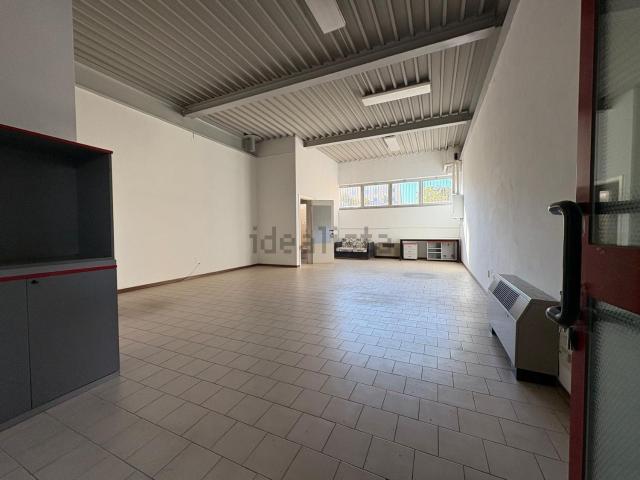 Locale in affitto di 51 m² in Via Emilia, 148