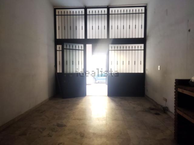 Locale in affitto di 51 m² in Via Genova, 27