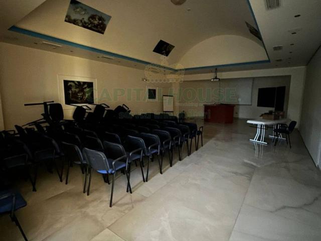 Locale in affitto di 520 m² in Via Ammiraglio Bianco