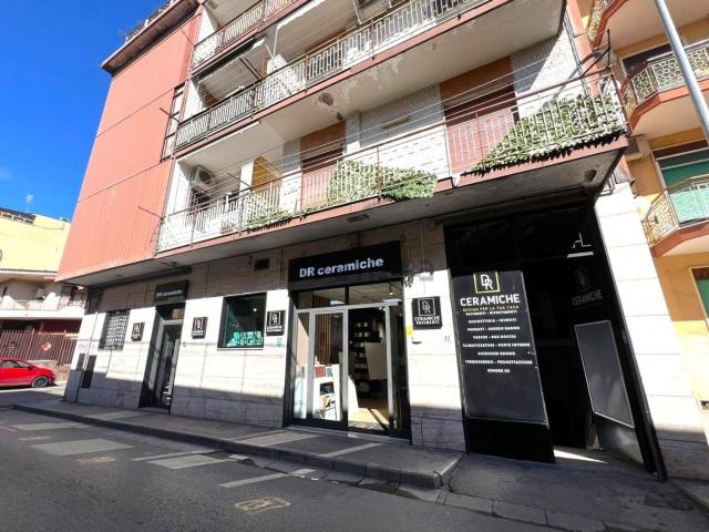 Locale in affitto di 523 m² in Via Giacomo Matteotti, 40