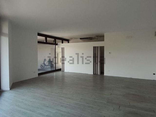 Locale in affitto di 52 m² in Via Autieri d&apos Italia, 2