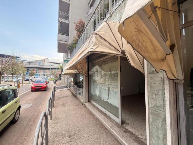 Locale in affitto di 52 m² in Via Giuseppe Gerola, 7