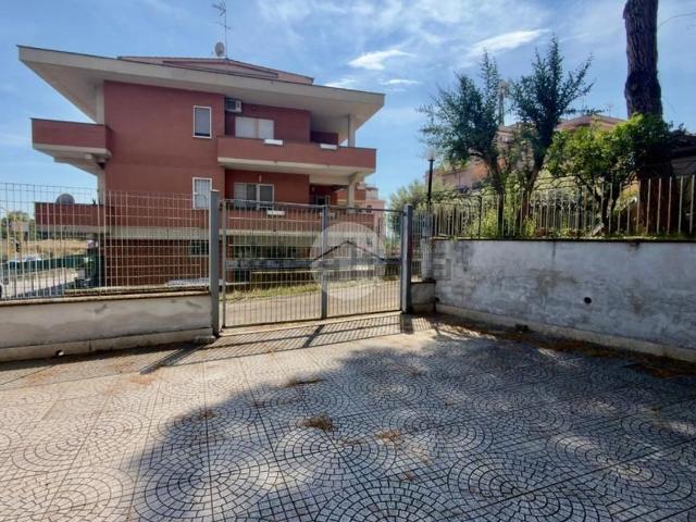 Locale in affitto di 52 m² in Via Portuense, 826