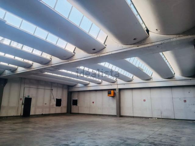 Locale in affitto di 530 m² in Via Franco Vannetti Donnini