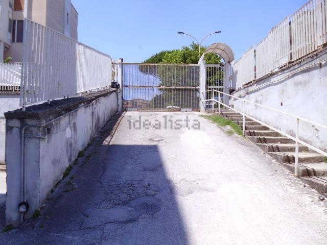Locale in affitto di 530 m² in Via Murillo de Petti