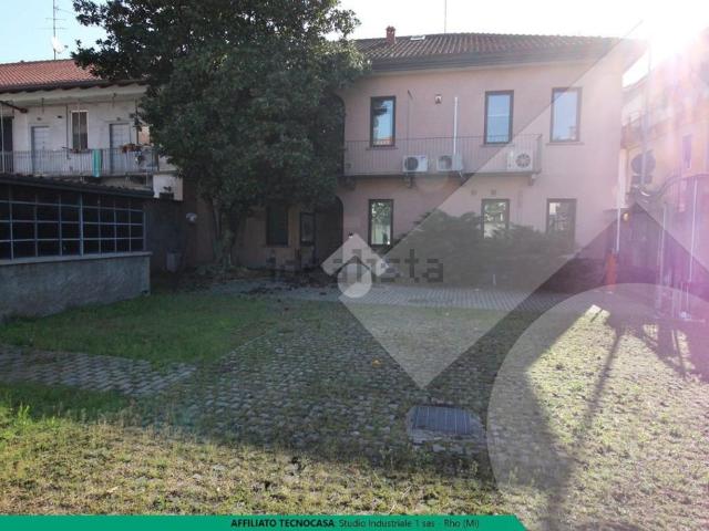 Locale in affitto di 535 m² in Via Don Luigi Bettinetti, 4