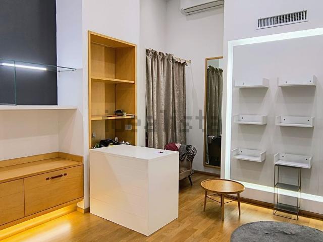 Locale in affitto di 57 m² in Via delle Torri