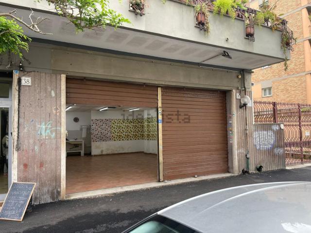 Locale in affitto di 57 m² in Via Diego Simonetti, 36