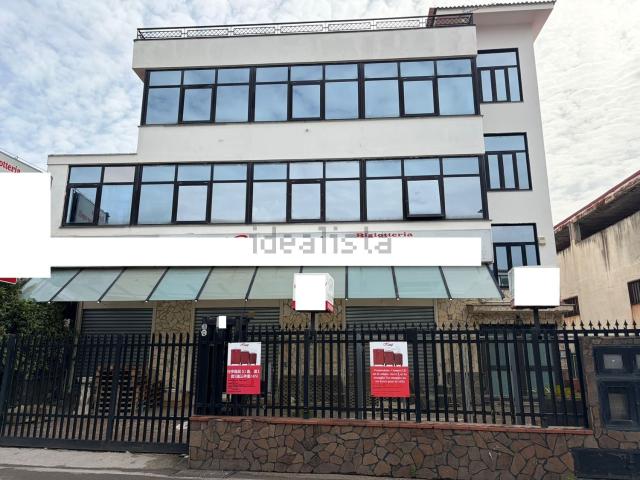Locale in affitto di 540 m² in Via Mattiuli