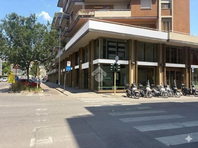 Locale in affitto di 548 m² in Via Francesco de Sanctis
