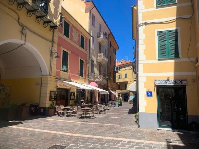 Locale in affitto di 54 m² in Via Castelli
