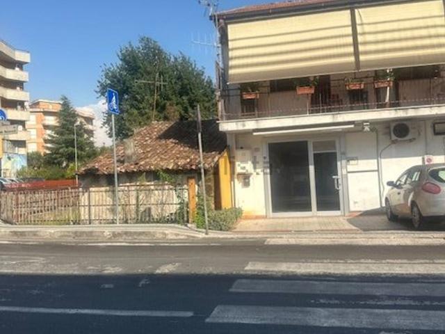 Locale in affitto di 54 m² in Via Claudio Monteverdi, 1