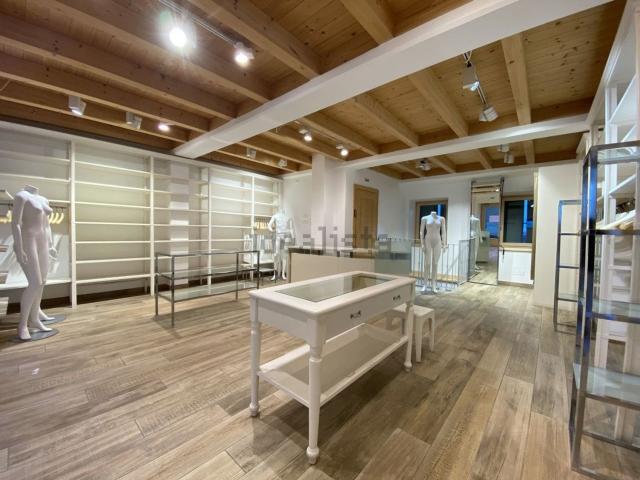Locale in affitto di 54 m² in Via D. Alighieri, 19