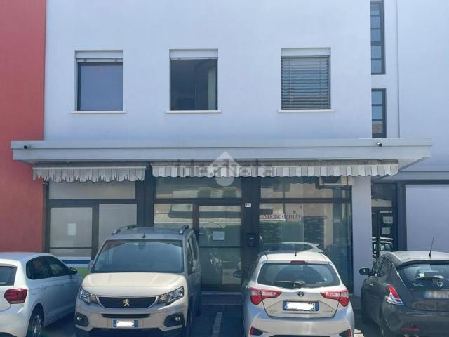Locale in affitto di 54 m² in Via L. Pirandello, 11