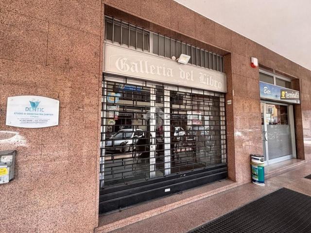 Locale in affitto di 54 m² in Via Mauro Venegoni, 51