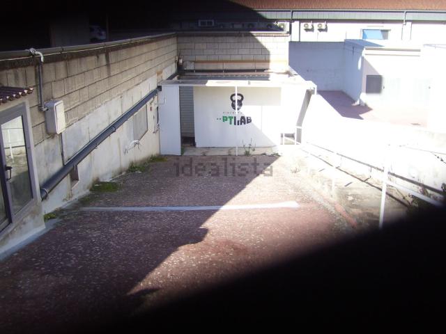 Locale in affitto di 550 m² in Via delle Dolomiti, 29