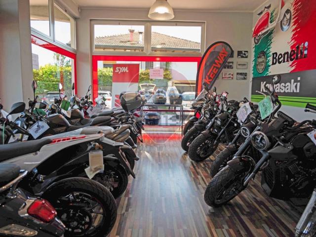 Locale in affitto di 550 m² in Via Novara, 302