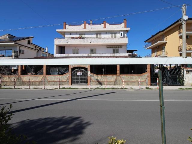 Locale in affitto di 550 m² in Via Nazionale, 49