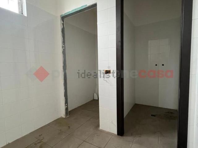 Locale in affitto di 550 m² in Via Piero Calamandrei