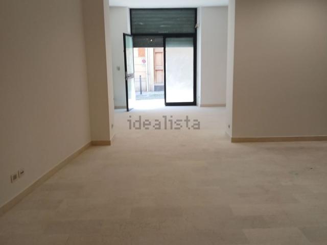 Locale in affitto di 550 m² in Piazza della Libertà