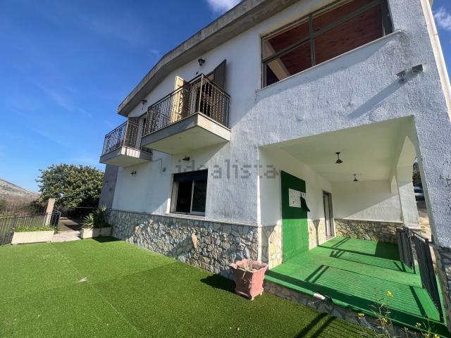 Locale in affitto di 551 m² in Via Vittorio Alfieri