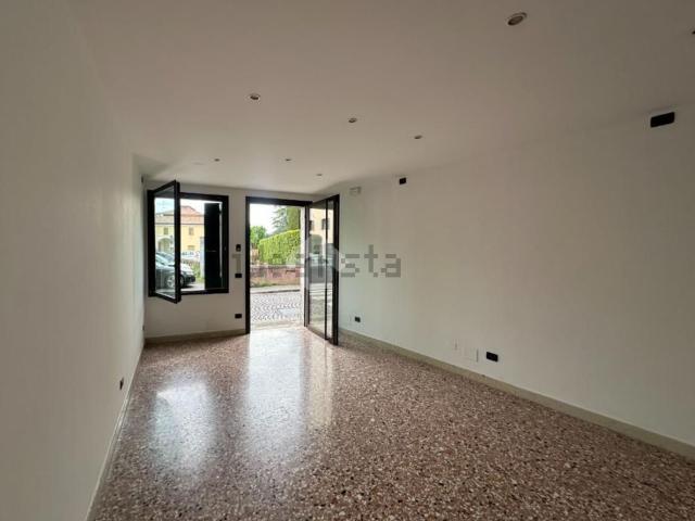 Locale in affitto di 55 m² in Borgo Pieve, 6