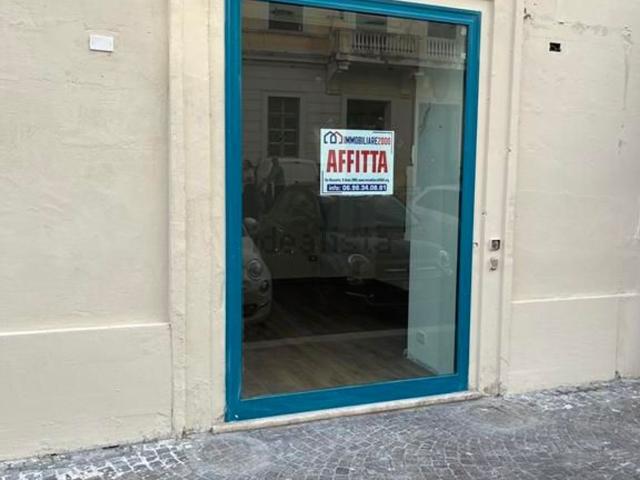 Locale in affitto di 55 m² in Piazza Cesare Battisti