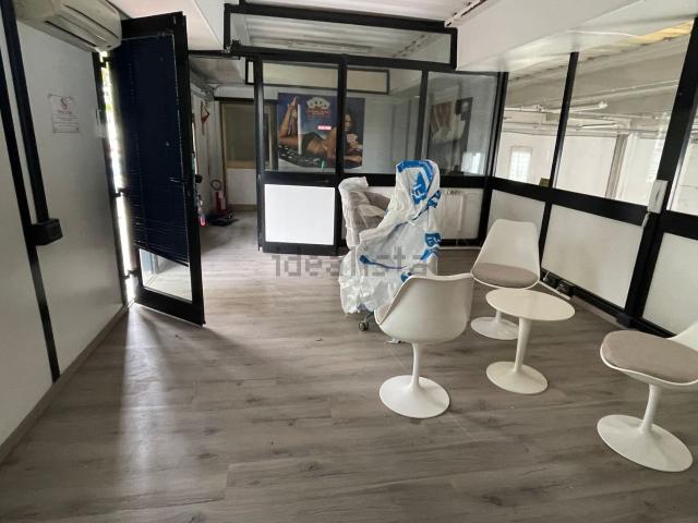 Locale in affitto di 55 m² in Via Zaffiro