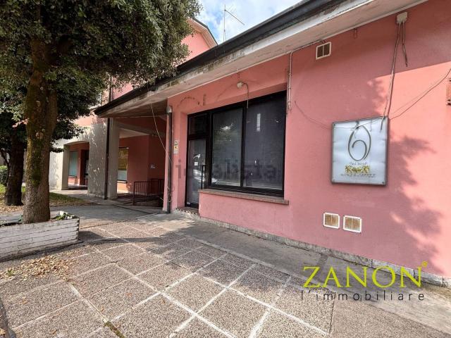 Locale in affitto di 55 m² in Via Latina