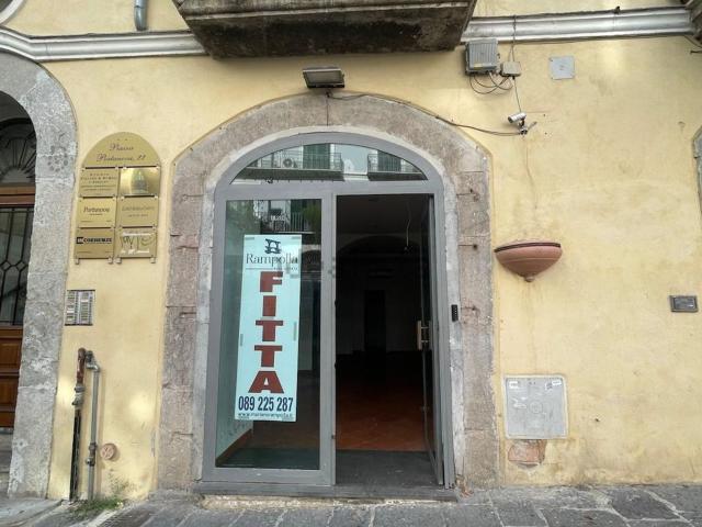 Locale in affitto di 55 m² in Via Portanova