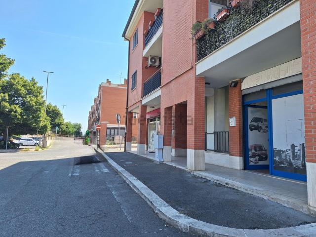 Locale in affitto di 55 m² in Viale Jean Paul Sartre