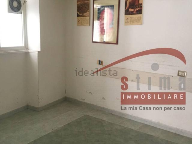 Locale in affitto di 55 m² in Viale Teocrito, 28