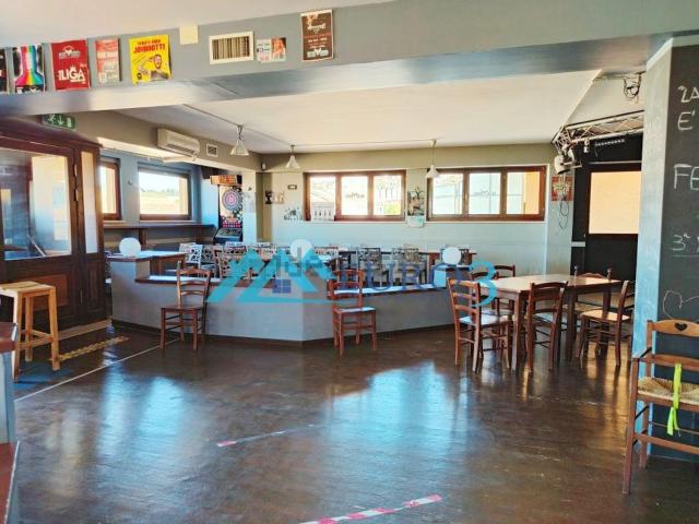 Locale in affitto di 560 m² in Via I Maggio