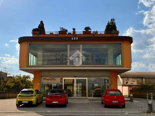 Locale in affitto di 560 m² in Via Montalbano, 409