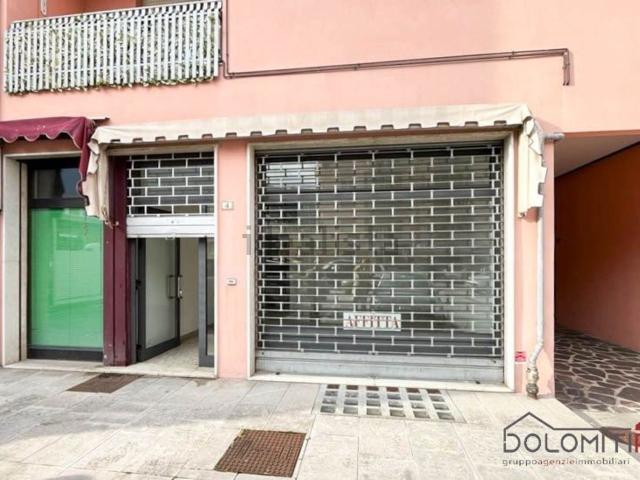 Locale in affitto di 56 m² in Piazza Martiri della Libertà, 2